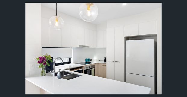 Relaxed, Low-Maintenance Living in a Family-Friendly Parkside Pocket - Photo 1