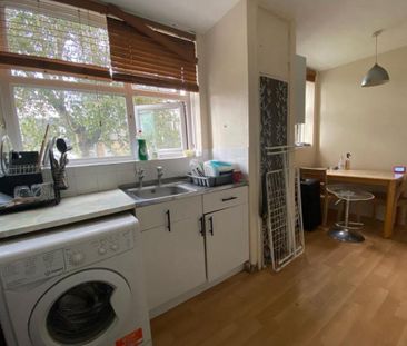 4 bedroom flat share to rent - Photo 4