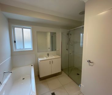 26 Mallow Court, Collingwood Park QLD 4301 - House For Rent | Domain - Photo 4