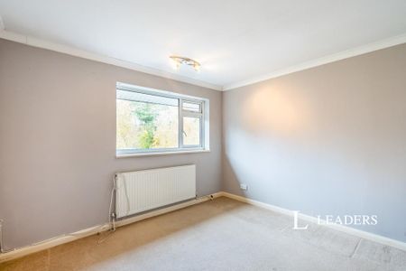 4 bedroom detached house to rent - Photo 5