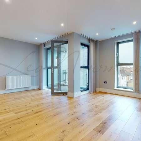 Eastcote Avenue, Sudbury Hill, UB6 - Photo 1