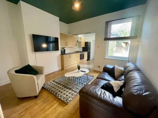 3 bedroom terraced house to rent - Photo 1