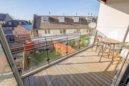 Village Court, Cheam, SM3 - Photo 4