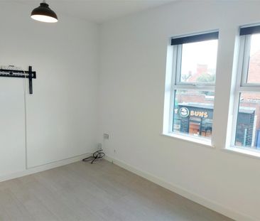 2 bedroom Flat to rent - Photo 3