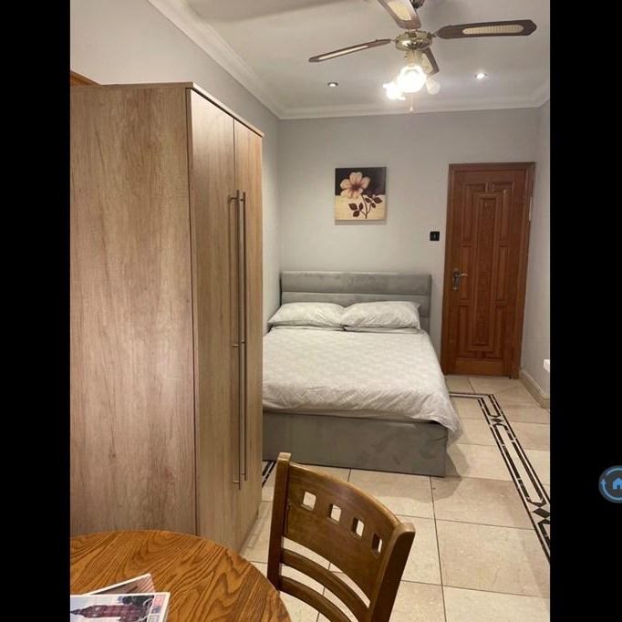 1 bedroom in a house share to rent - Photo 1