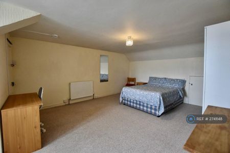 3 bedroom flat to rent - Photo 5
