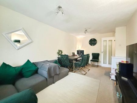 Greenham Walk, Woking, Surrey, GU21 3HB - Photo 2