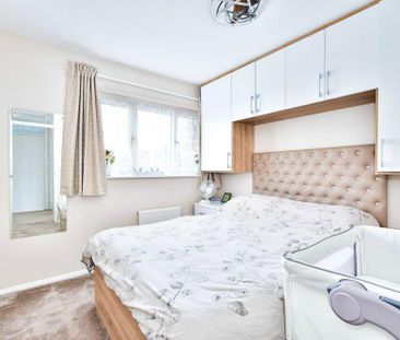 2 bedroom end of terrace house to rent - Photo 5