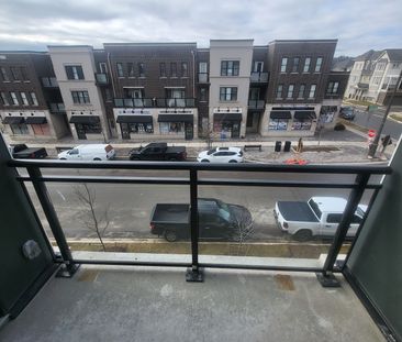 For Lease - 3285 Carding Mill Trail Unit# 305, Oakville, Ontario - Photo 3