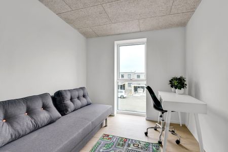 Indflytningsklart enderækkehus med udsigt over grønne arealer. - Foto 4