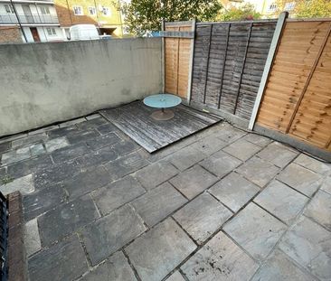 2 Bed Flat, Albert Square, E15 - Photo 6