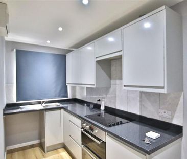 2 bedroom end of terrace house to rent - Photo 3