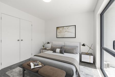 Newly renovated sunny 2 bedroom unit in prime location - Photo 4