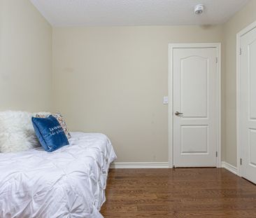 For Lease - 557 Settlers Road, Oakville, Ontario - Photo 2