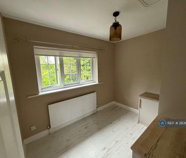 2 bedroom semi-detached house to rent - Photo 4