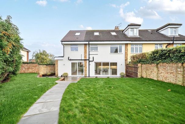 5 bedroom semi-detached house to rent - Photo 1