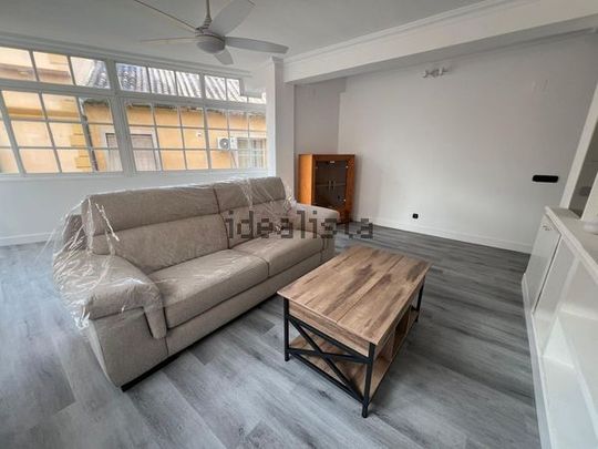 Alquiler de piso en Calle Conde de Cienfuegos - Photo 1