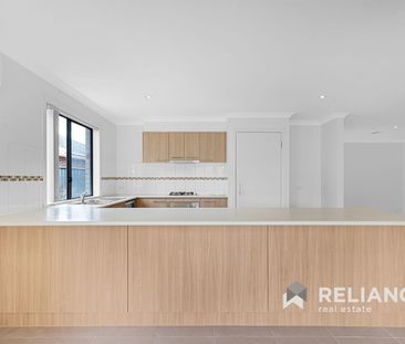 Family home in a Great Location! - Photo 2