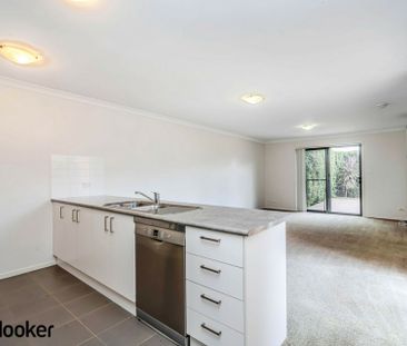 Lovely three bedroom property l Macgregor Location - Photo 6