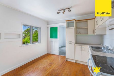 Two Bedroom and One Bathroom in Titirangi! Lawns and Gardens Included! - Photo 4