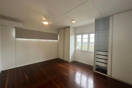 HIDDEN GEM IN SOUTH GLADSTONE WITH OCEAN VIEWS AND RUMPUS ROOM WITH SEPERATE BATHROOM! - Photo 4