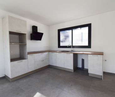 Location Maison 4 pièces 104m² ST DENIS 97490 - Photo 3