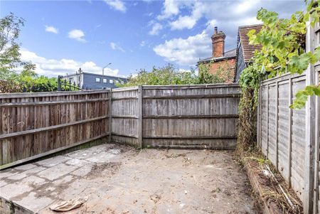 2 bedroom end of terrace house to rent - Photo 4