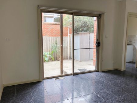 Spacious Home.. - Photo 2