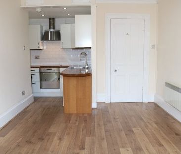 Crow Road, Anniesland - Photo 1