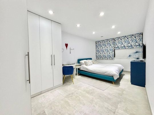 3 room luxury House for rent in Marbella, Andalusia - Photo 1