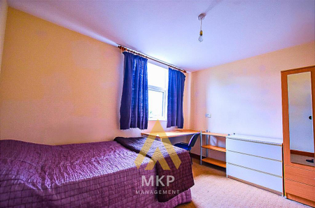 6 bedroom terraced house to rent - Photo 4