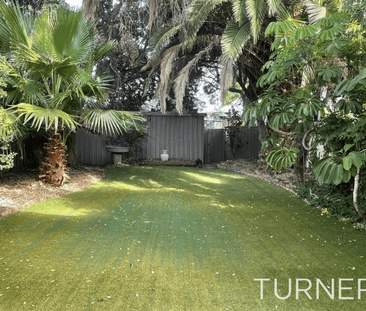 CHARMING SPACIOUS 2 BEDROOM HOME - Photo 6