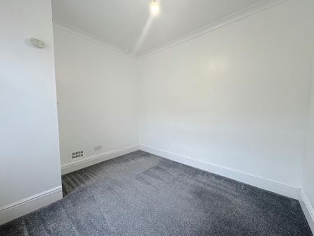 4 bedroom terraced house to rent - Photo 3