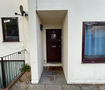 2 Bed Flat, Albert Square, E15 - Photo 2