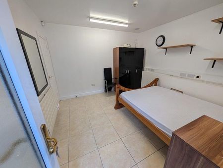 Studio to rent - Photo 3