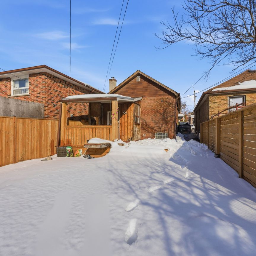 For Lease - 468 Northcliffe Boulevard, Toronto, Ontario - Photo 1