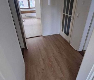 ZENTRAL & MITTENDRIN | 2,5 Zimmer | Balkon | Duschbad | ab sofort! - Photo 4