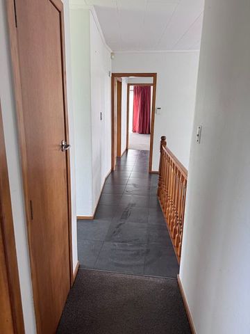 Charming 4BR lifestyle Home w/ Courtyard & Deck - Photo 3