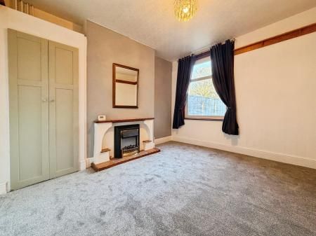 6 bedroom Semi-detached house To Let - Photo 1
