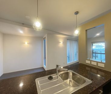 Spacious 2 bedroom apartment next to St Lukes mall - Photo 6