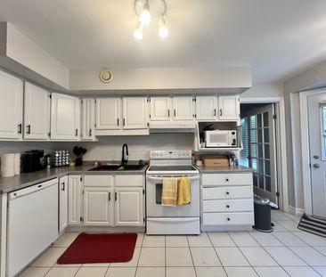 33 Coventry Lane – GORGEOUS 3 BR 2.5 BATH COLBY VILLAGE FAMILY HOME... - Photo 4