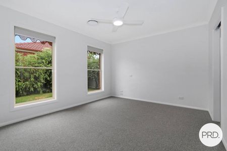 IMMACULATE 3 BEDROOM TOWNHOUSE! - Photo 2