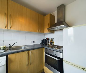 1 bedroom Flat in St. Lukes Road, Maidenhead - Photo 3