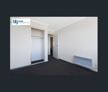 Modern 3-Bedroom Townhouse in a Prime Cranbourne West Location - Photo 3