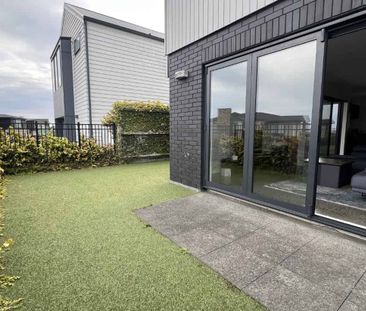 Stylish 3-Bedroom Home in East Tamaki Heights - Photo 2