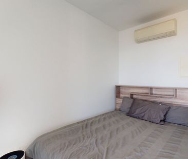 Modern 1-Bedroom, 1-Bathroom Apartment with Premium Facilities - Photo 1