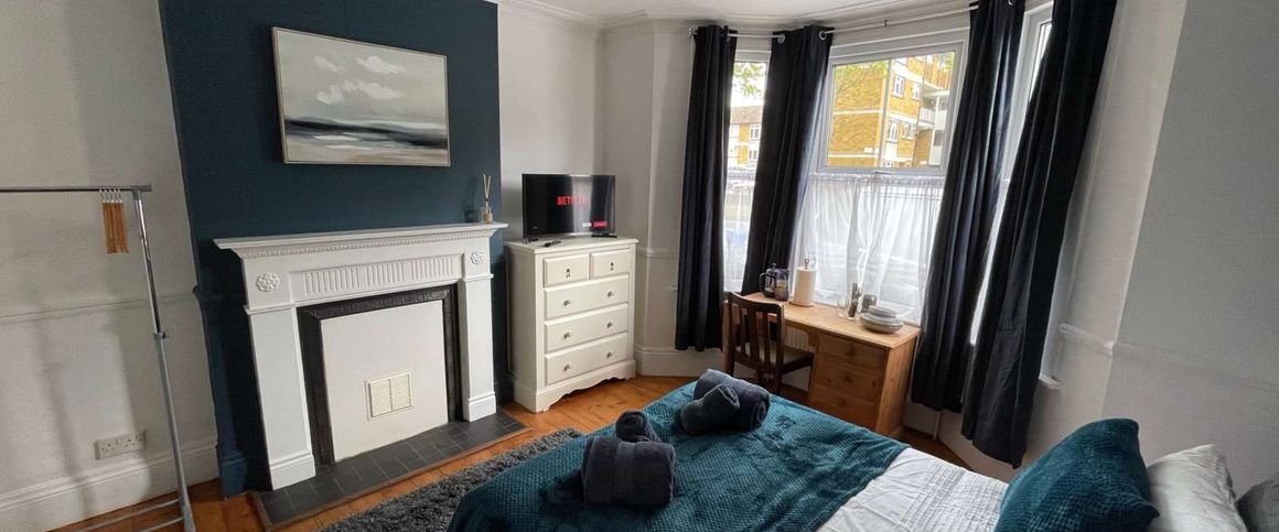Cozy Room in the heart of Bromley |No Deposit| Room 1 - Photo 1