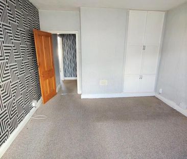 4 bedroom end of terrace house to rent - Photo 5