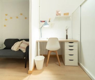 Carrer de la Lluna, Barcelona, Catalonia 08001 - Photo 4