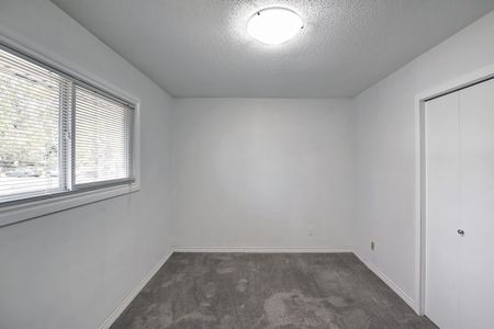 Beautiful 5-Bedroom Bungalow for Rent – 6607 Malvern Road NE Available Jan 1, 2026 - Photo 5